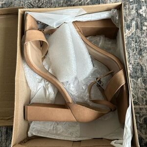NWT Steve Madden Ankle Strap Tiaa Block Heels